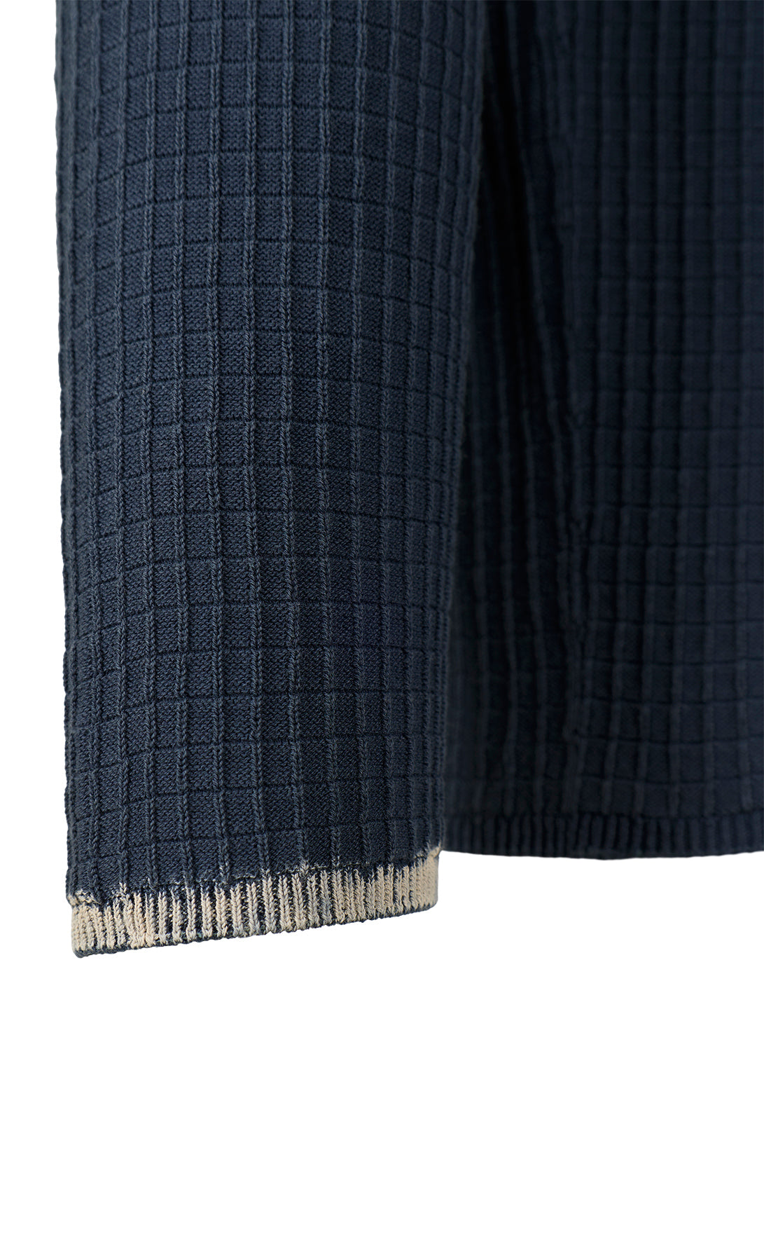 Unique: seamless round neck sweater in 3D knit, with color corrosion, made of the finest cotton, relaxed fit