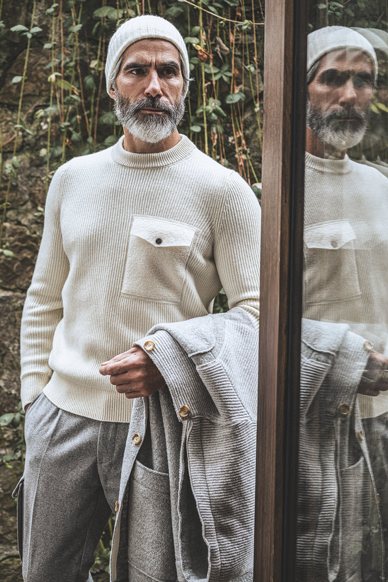 Round neck sweater made of super soft lambswool, relaxed fit