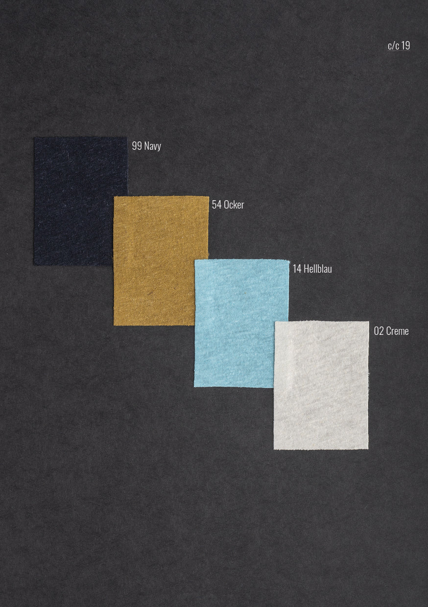 Polo shirt made from a cooling cotton-linen blend, casual fit