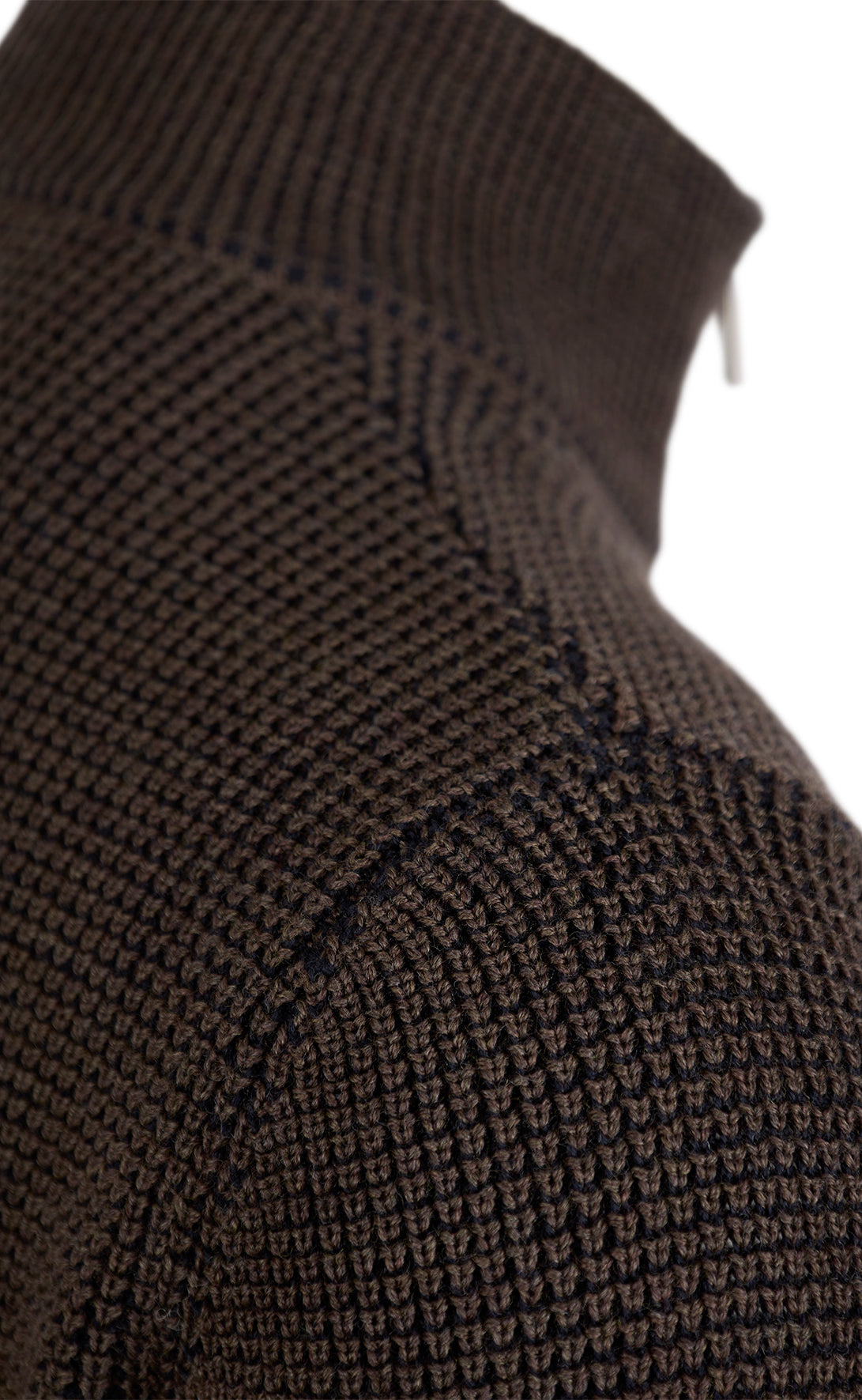 Zipptroyer made from > 10,000m finest Merino wool, regular fit