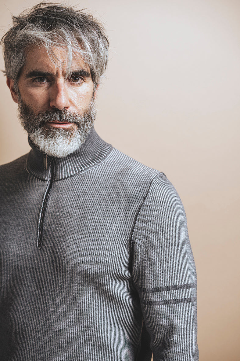 Sporty zip-up sweatshirt made of 2-coloured rib and stripes on the sleeve, 100% Merino, relaxed fit