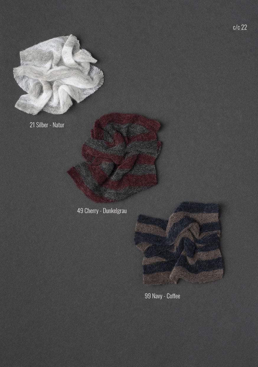 Supersoft scarf made of 100% premium cashmere with vertical stripes