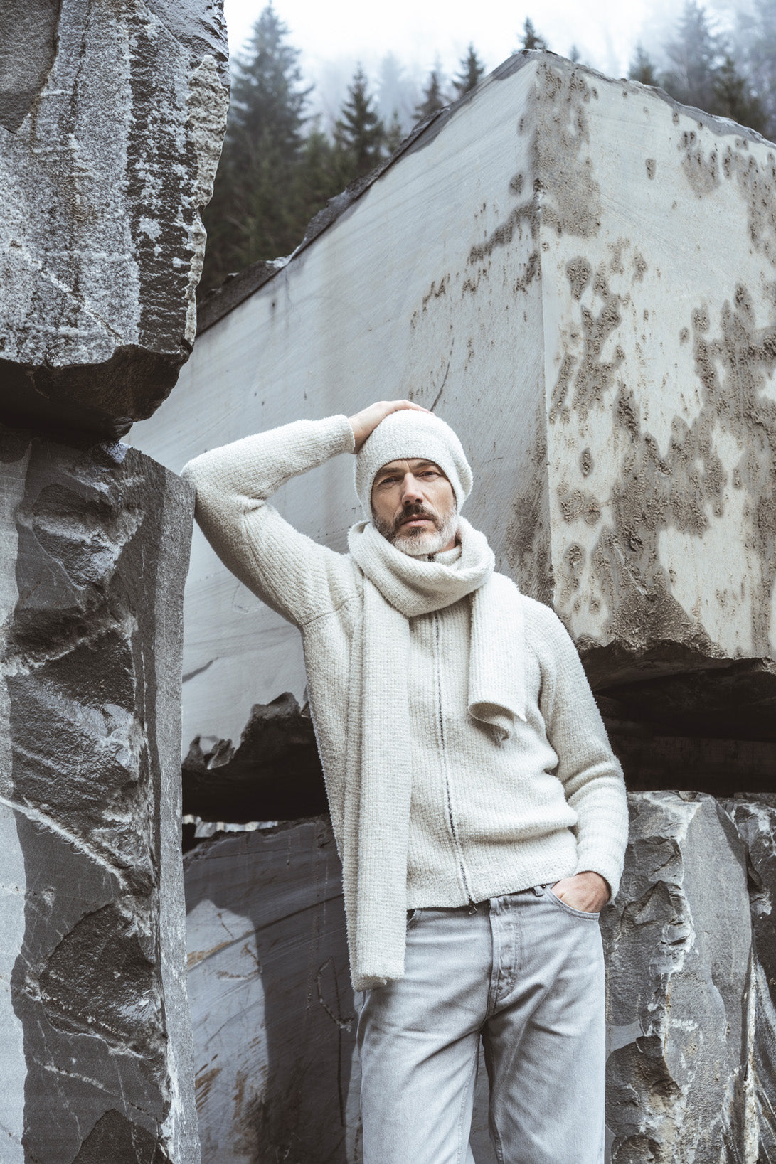 Fluffy faux-fur look scarf made of mulesing-free merino wool