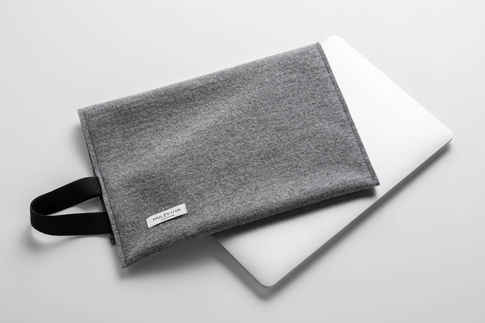 laptop sleeve made of Merino wool felt