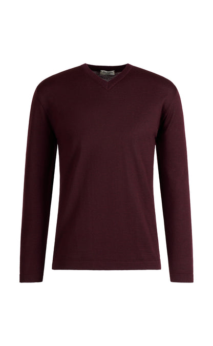V-neck sweater made of extra-fine Merino silk, regular fit
