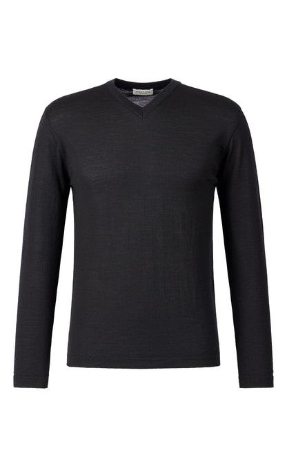 V-neck sweater made of extra-fine Merino silk, regular fit