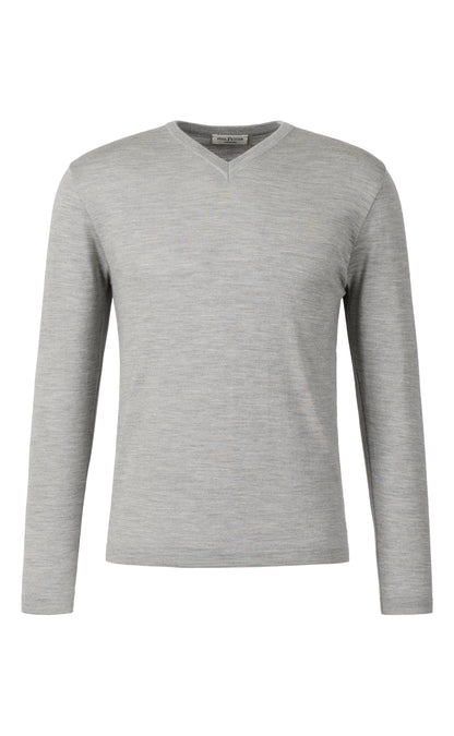 V-neck sweater made of extra-fine Merino silk, regular fit