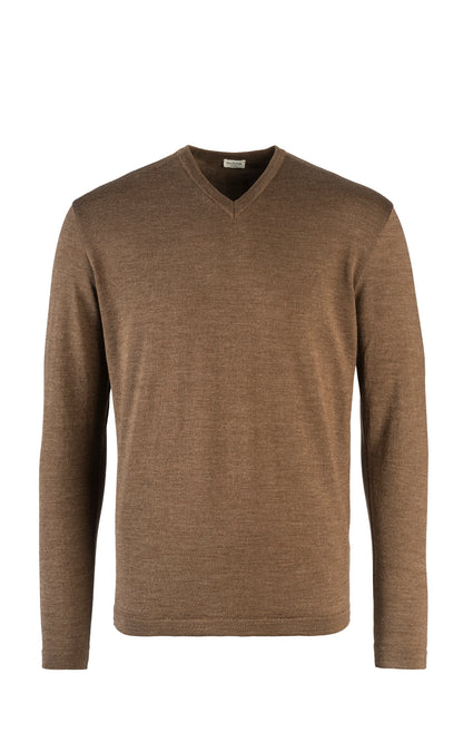 V-neck sweater made of extra-fine Merino silk, regular fit