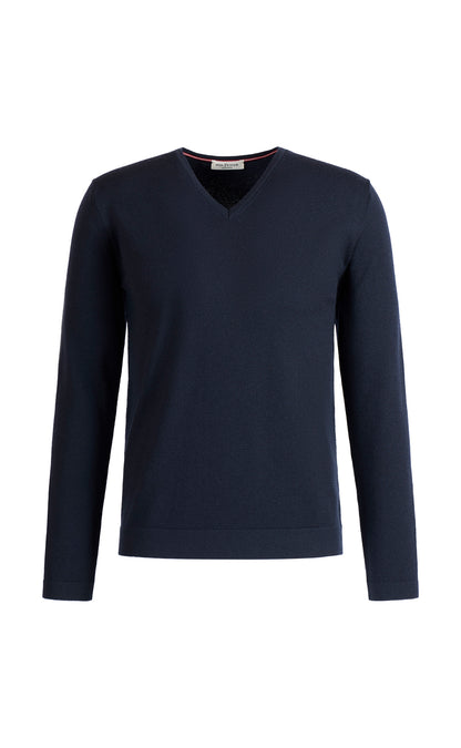 V-neck sweater made of stretchy merino wool