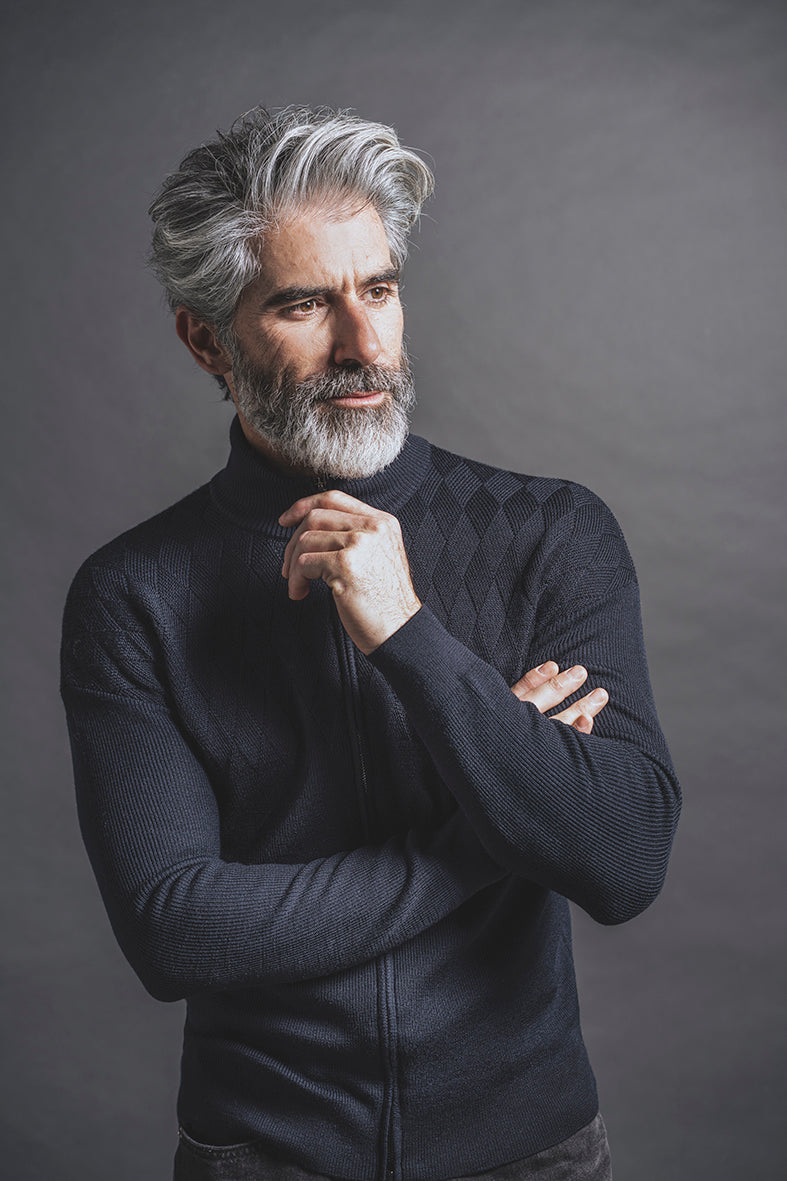 Zip jacket with masculine rhombus structure over the shoulders, 100% merino wool