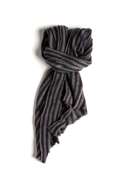 Supersoft scarf made of 100% premium cashmere with vertical stripes
