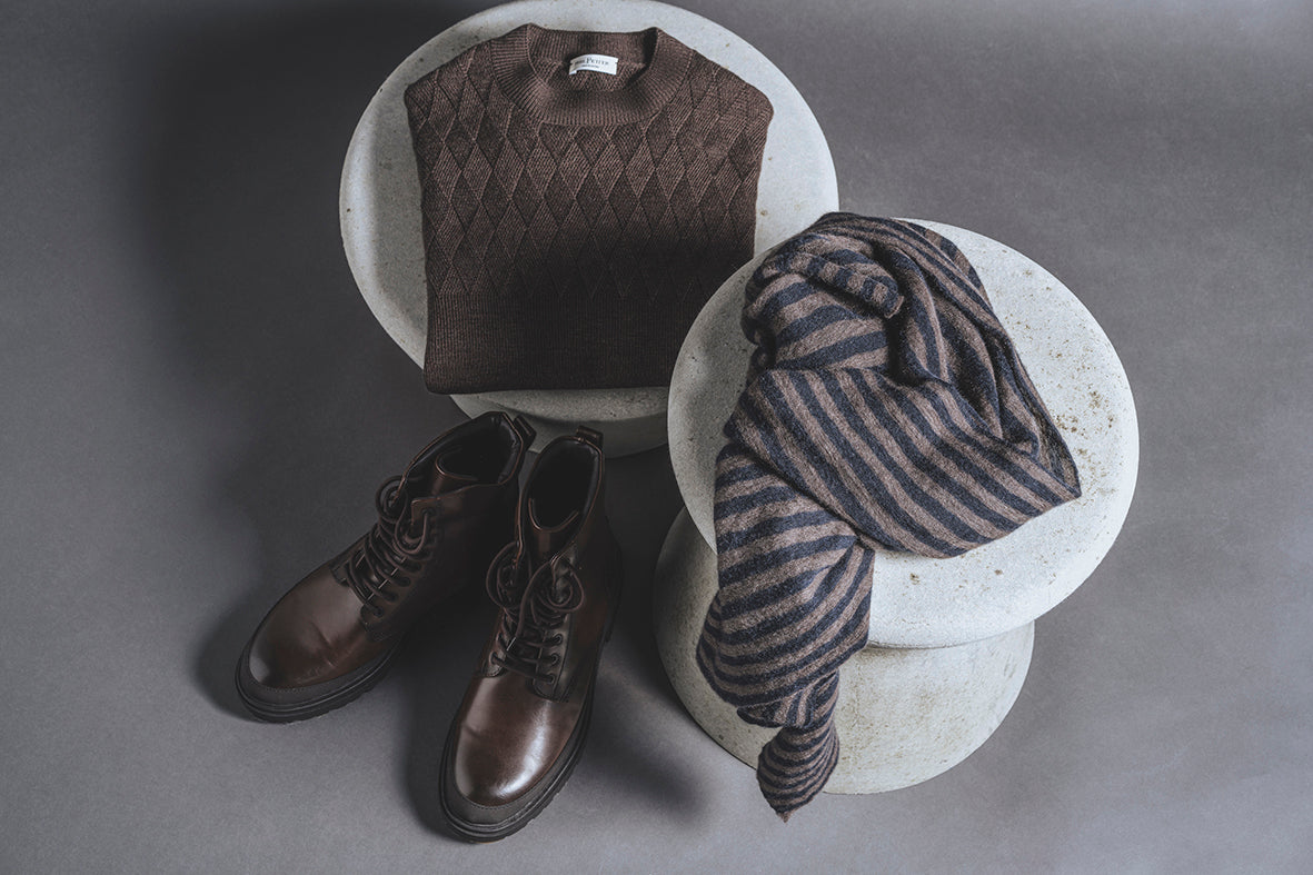 Supersoft scarf made of 100% premium cashmere with vertical stripes