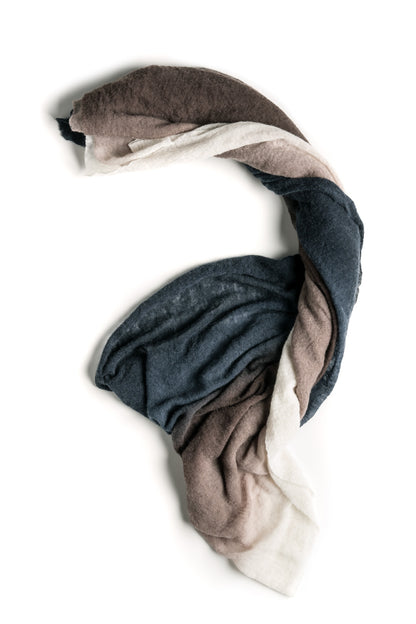 Super soft scarf made of 100% premium cashmere with color gradient